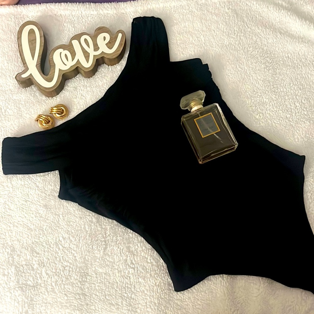 FASHION NOVA FORGET HIM BODYSUIT -XS 💕